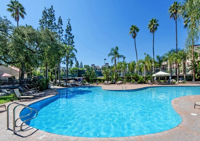 Building Photo - Great Woodland Hills Location!