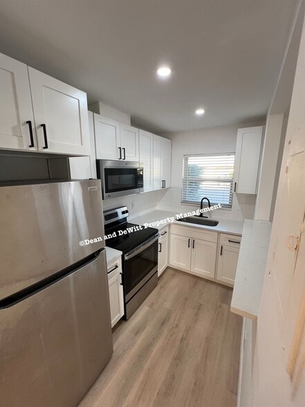 Building Photo - 2 Bed/1 Bath - Unit 8