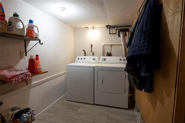 Building Photo - 3613 Vestal Rd