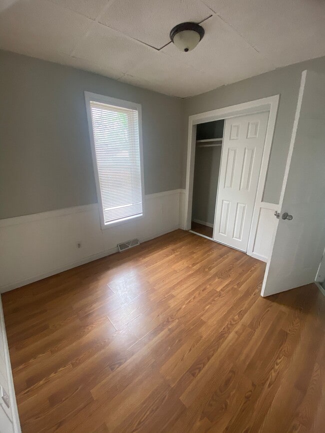 Building Photo - 945 Lincolnway East #3