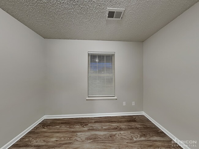 Building Photo - 12219 Stewarts Crossing Dr