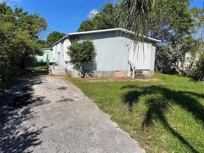 Building Photo - 5301 SW 30th Terrace