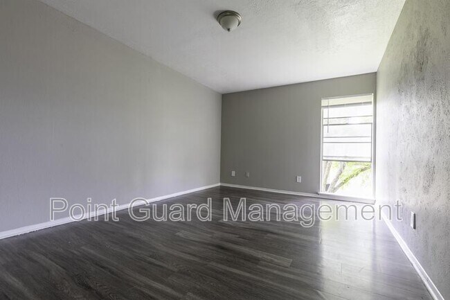 Building Photo - 4550 West Kiest Boulevard - 1034