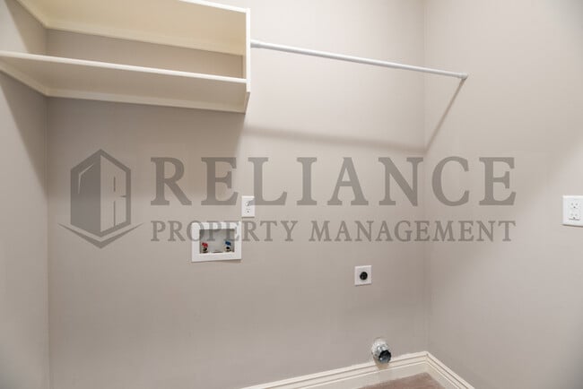 Building Photo - 5507 S Victoria St