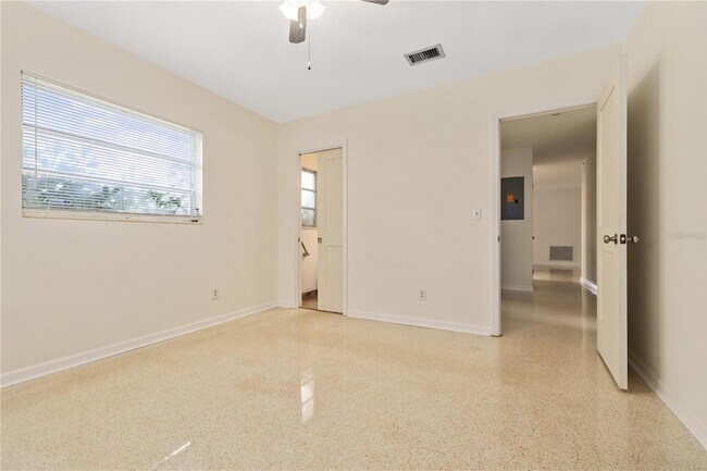 Building Photo - 12902 Forest Hills Dr