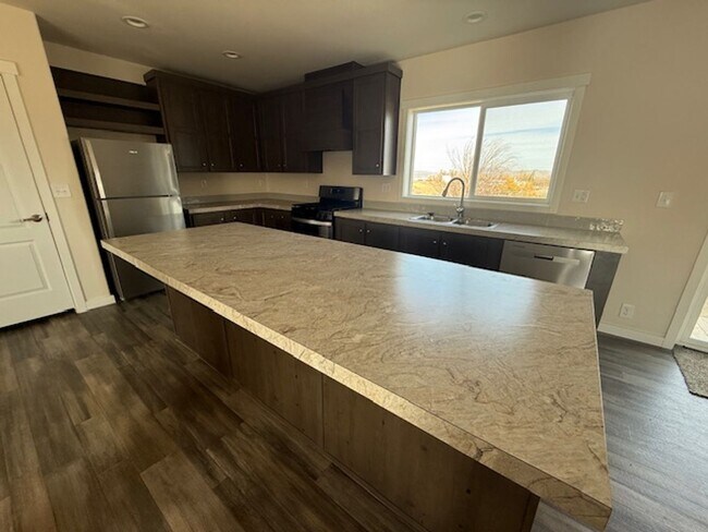 Building Photo - Brand New Manufactured Home on 1.5 Acres!