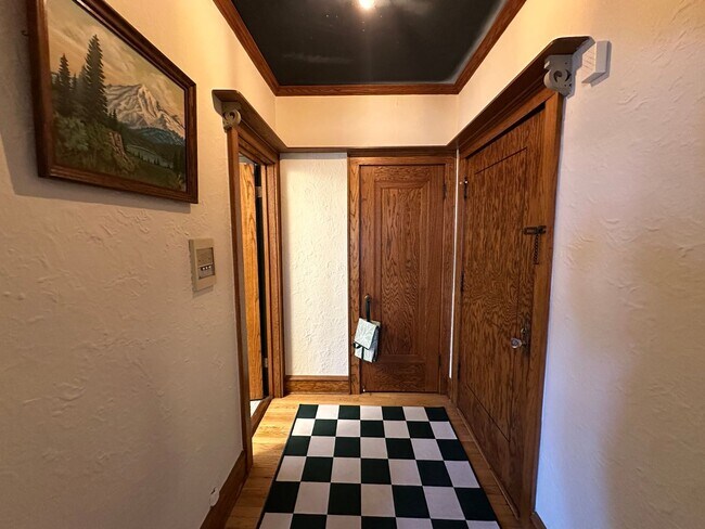 Interior Photo - 1628 Franklin