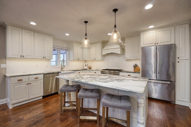 Building Photo - 1832 Essex Rd