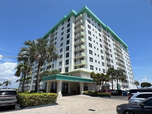 Building Photo - 10350 W Bay Harbor Dr
