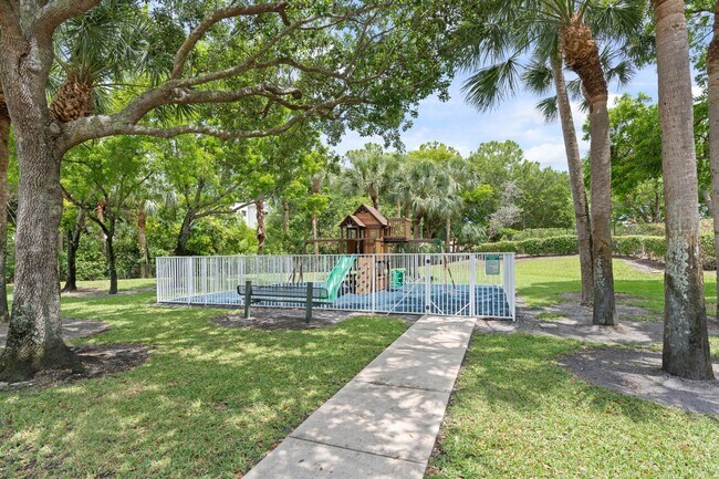 Building Photo - 16147 Sierra Palms Dr