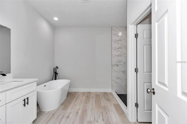 Building Photo - 3398 SW 165th Loop