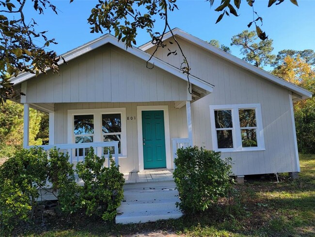 Primary Photo - BEAUTIFUL RECENTLY REMODELED 3 BEDROOM 2 B...