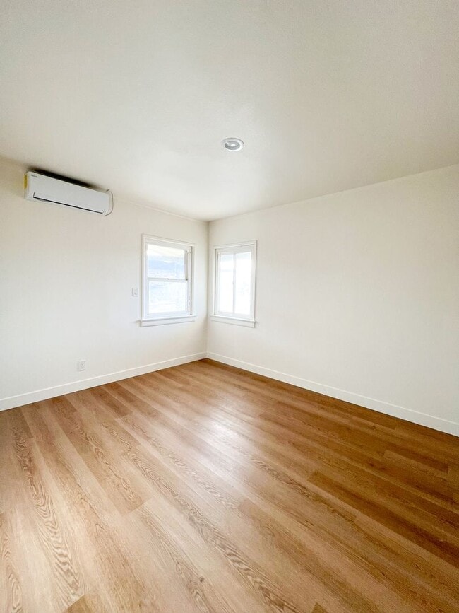 Building Photo - Adorable 2 Bedroom 1 Bathroom Home