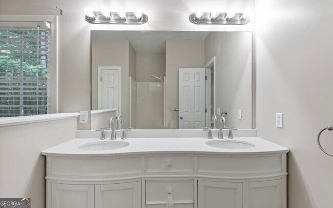 Building Photo - 61 Mulberry Pl