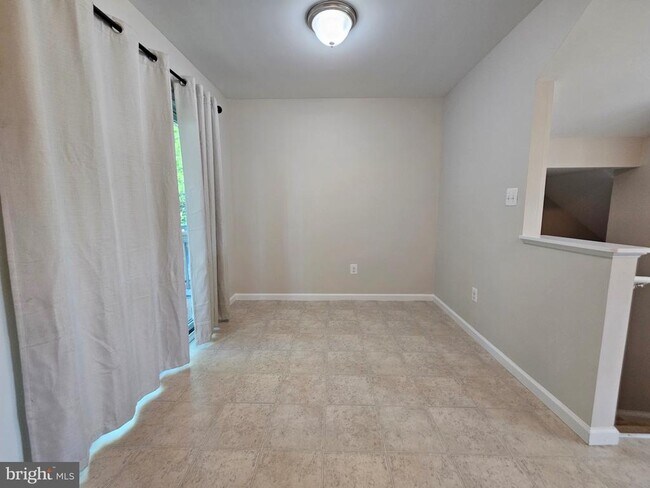 Building Photo - 1909 Crepe Myrtle Ln