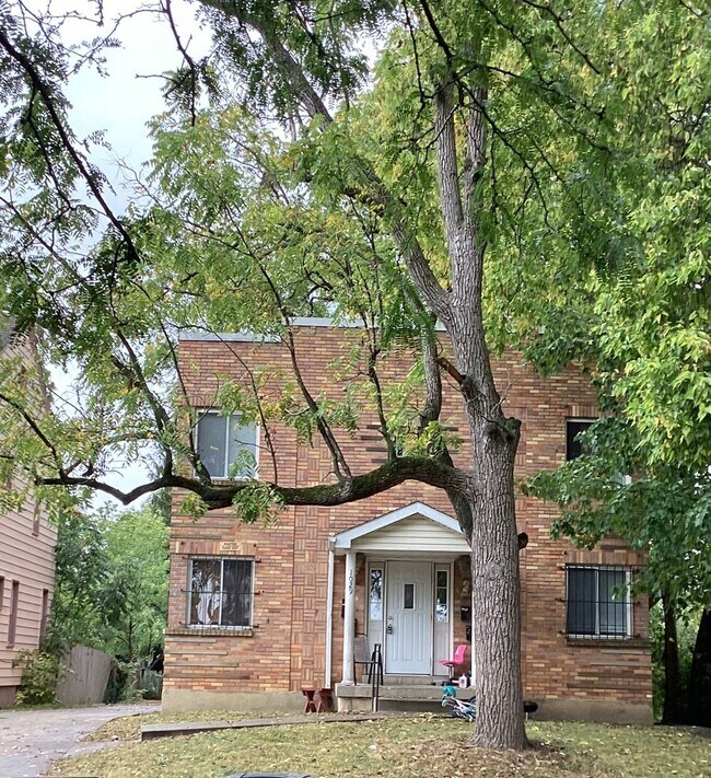 Primary Photo - ELE - 1029 Old Orchard Ave