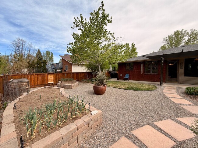 Building Photo - Fully Furnished Rockmont Heights Home with Sunroom, Multiple Fireplaces & Private Yard