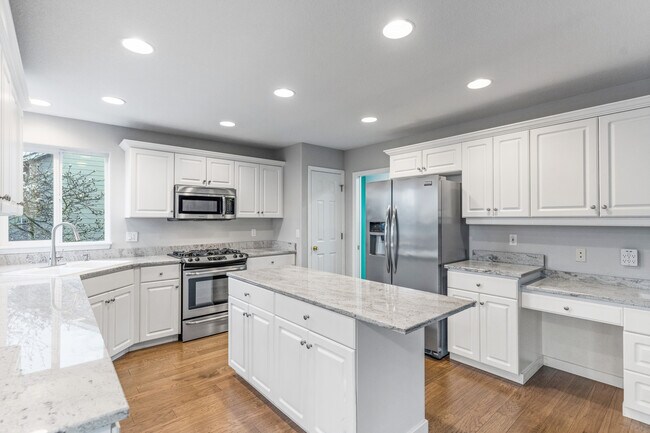 Building Photo - 2851 Cleveland Ave NW