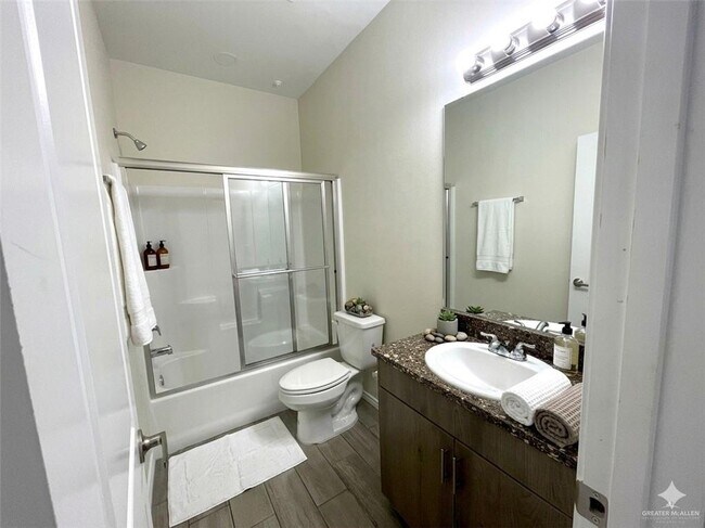 Building Photo - 12 Hiawatha Dr