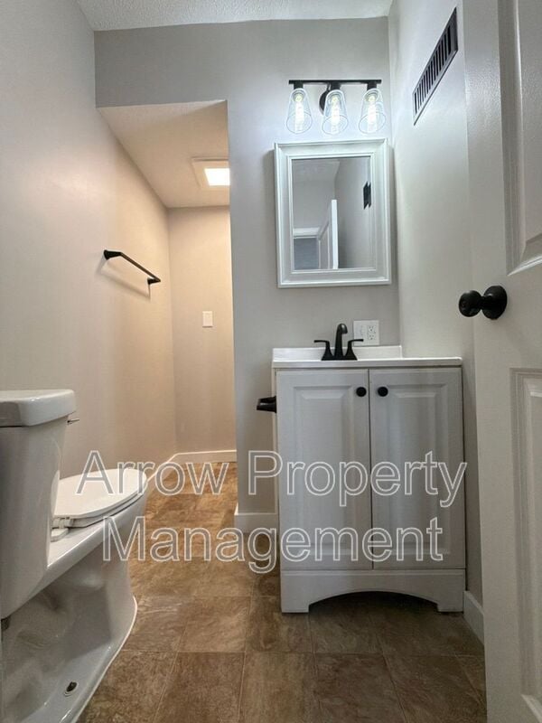 Building Photo - 126 S 28th St