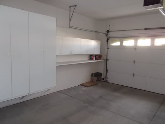 Building Photo - Single-Story Townhome with Golf Course Views in Summerlin