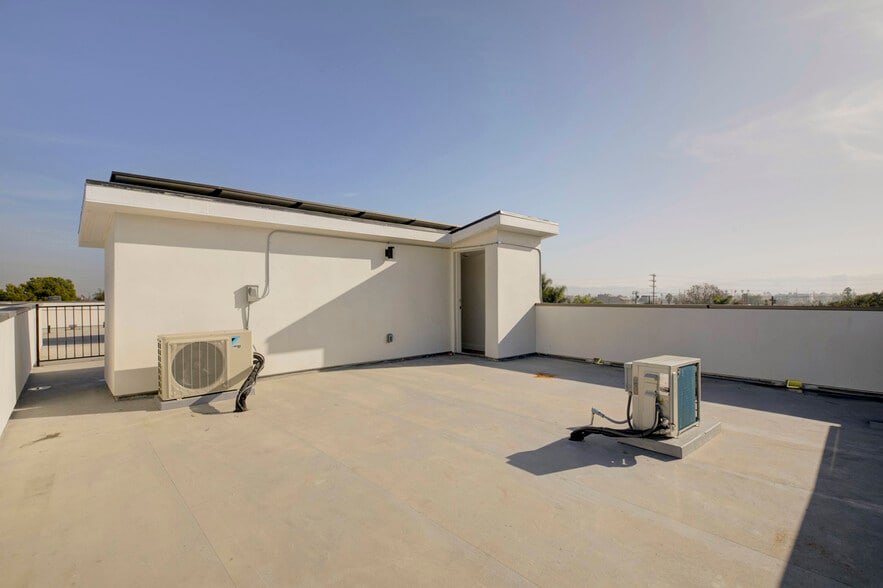 Building Photo - 5650 Cartwright Ave