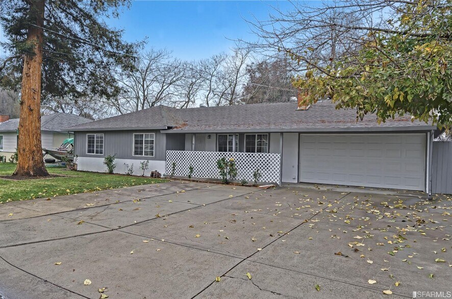 Front of Property - 1871 Peach Pl