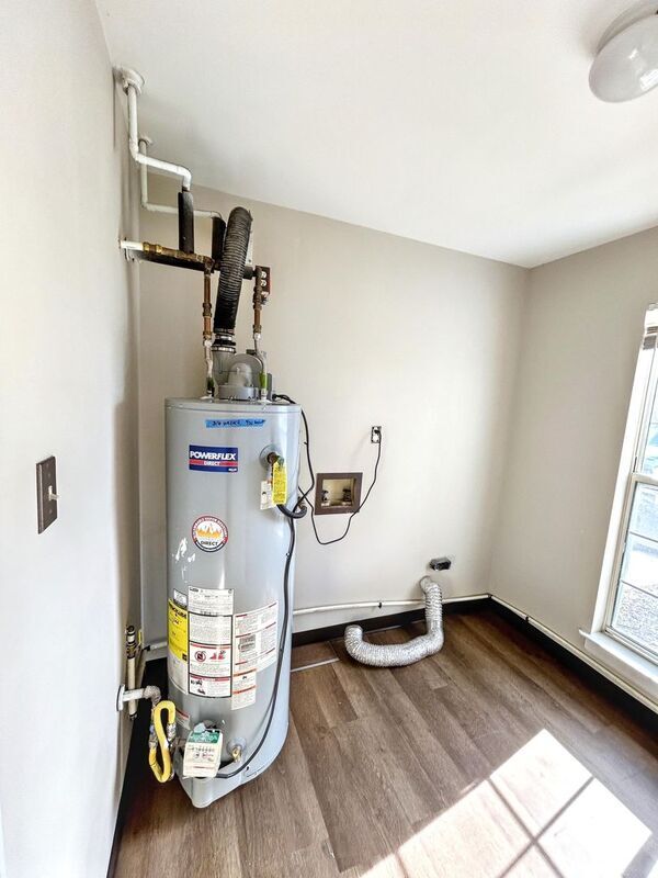 Building Photo - 6005 Almond Creek N Ln