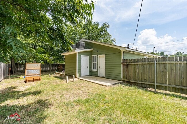 Building Photo - 1231 Crofton St