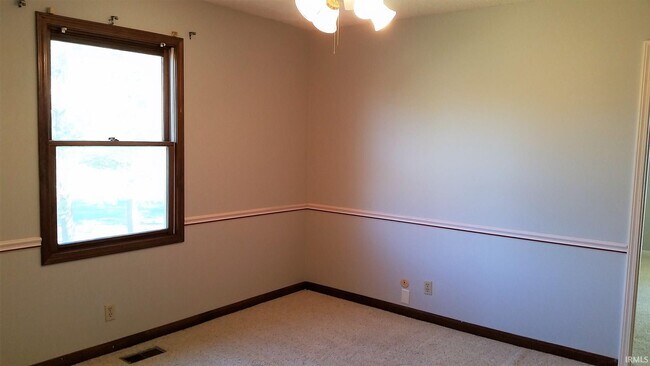 Building Photo - 2939 Woodside Ct