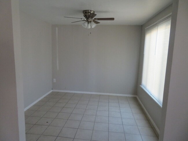 Building Photo - CLEAN 4 BEDROOM, ONE BATH HOME FOR RENT