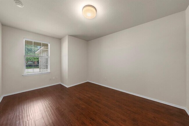 Building Photo - 9424 Castle Pines Dr