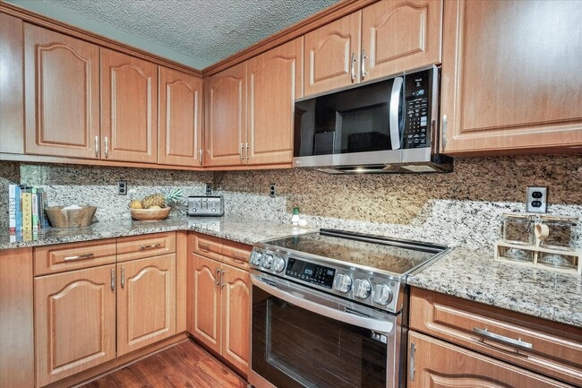 Building Photo - 301 SW 158th Terrace