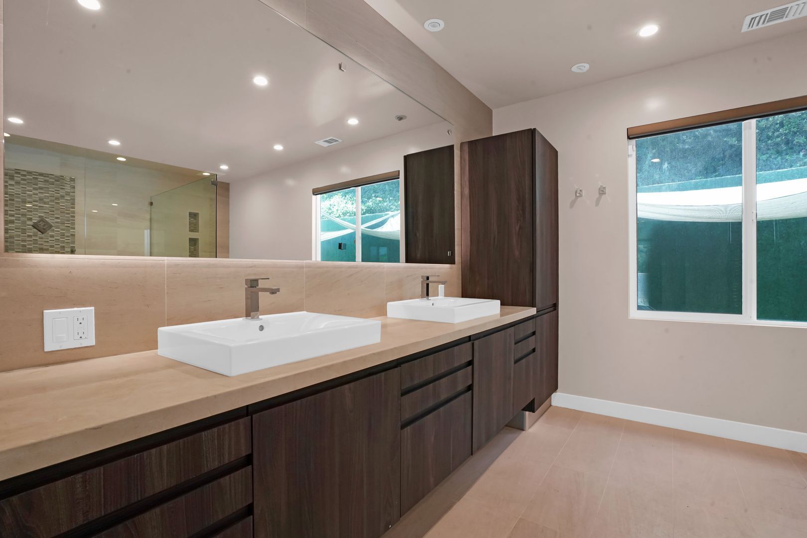 Building Photo - Experience Modern Luxury in this Stunning 4-Bedroom Smart Home in the Heart of 90027