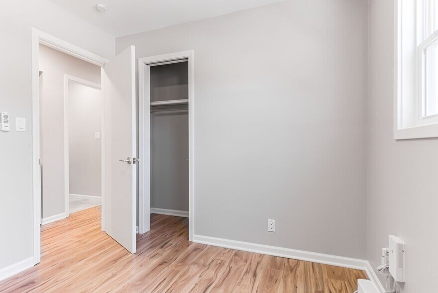 Building Photo - 2721 S 51st Terrace