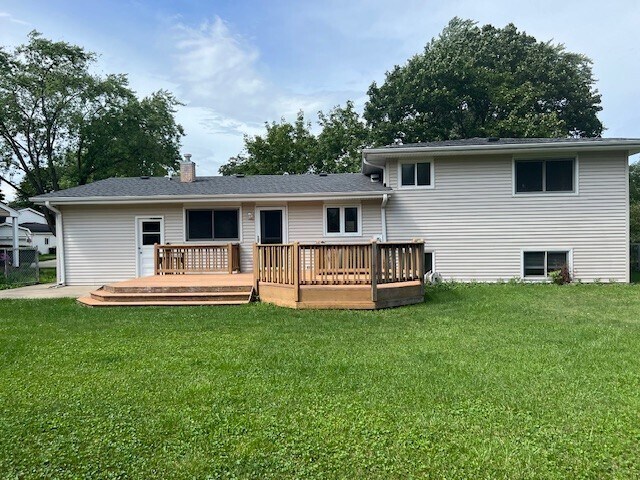 Building Photo - 923 Crestfield Ave