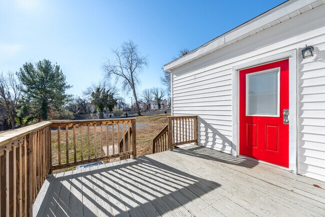 Building Photo - 1015 Cabell St