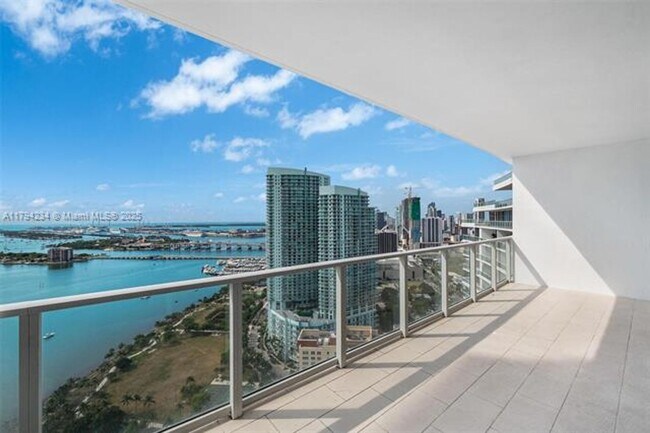 Building Photo - 2020 N Bayshore Dr