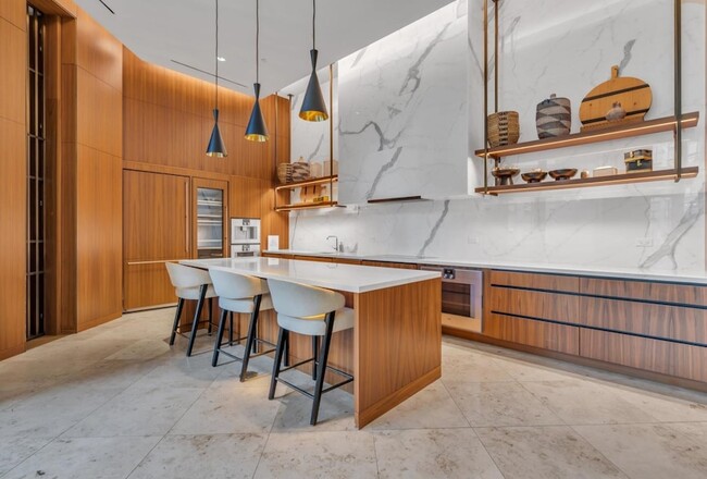 Building Photo - 99 Hudson St