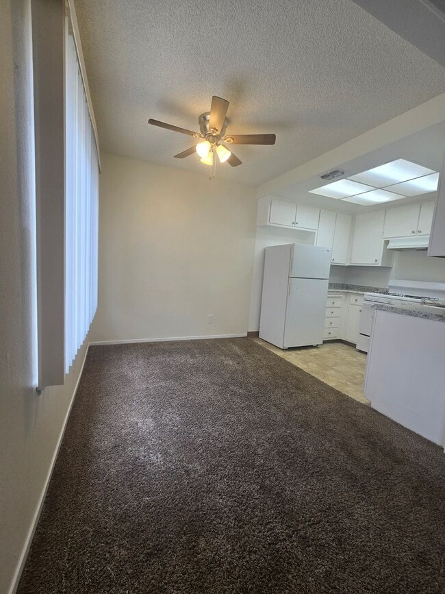 Building Photo - Auburn Green's 2 Bed 1 1/2 Bath