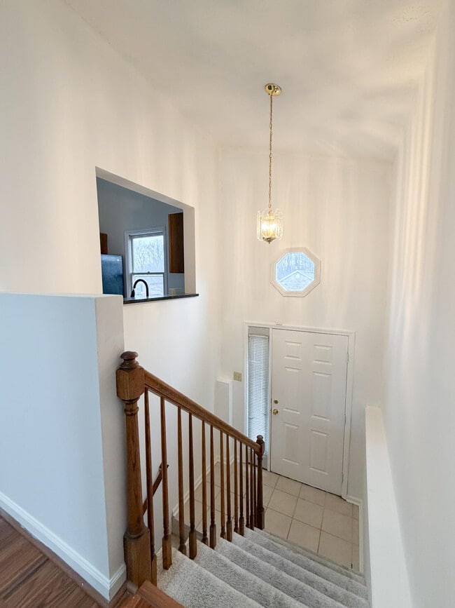 Building Photo - 352 Chase Pl