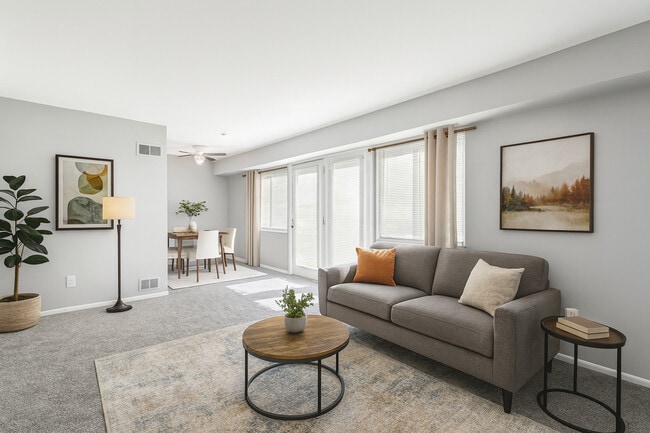 Building Photo - Lakeside Villas