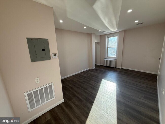 Building Photo - 2537 E Auburn St