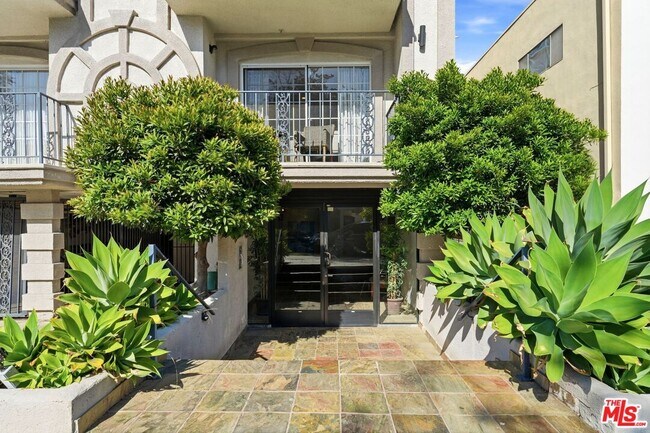 Building Photo - 1842 Greenfield Ave