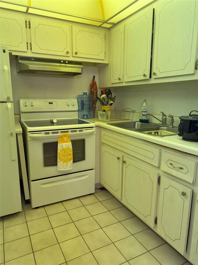 Building Photo - 340 Horizon W