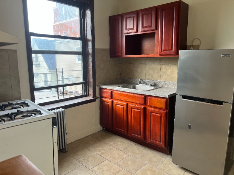 Building Photo - 31 Orient Ave