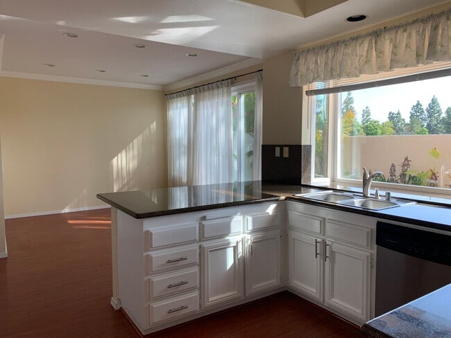 Building Photo - STUNNING 3 BEDROOM 2.5 BATH IRVINE HOME AVAILABLE NOW!