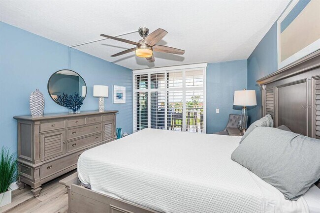 Building Photo - 6295 Bahia Del Mar Cir