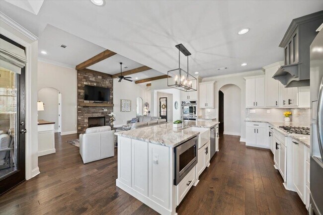 Building Photo - 4741 Carousel Ln