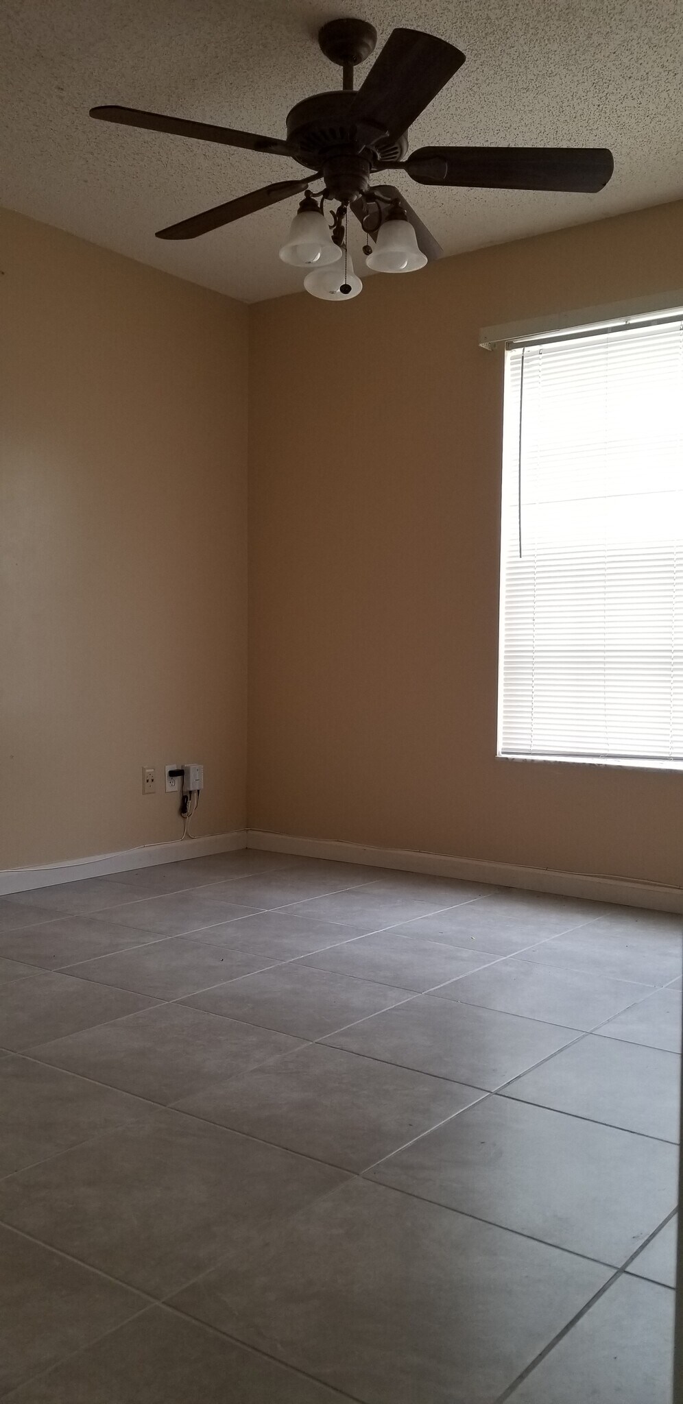 Building Photo - 2210 SE 6th Ct